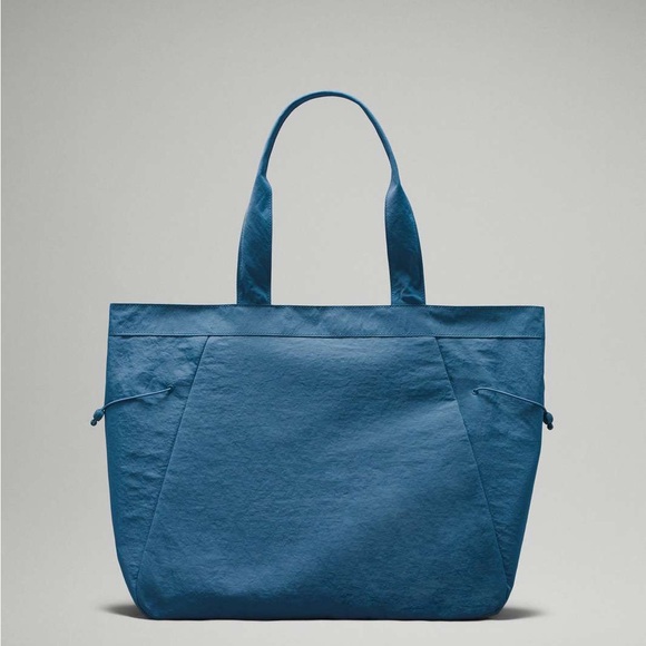 lululemon athletica lululemon side-cinch shopper bag 18l NWT Lululemon Side-Cinch Shopper Bag 18L Utility Blue